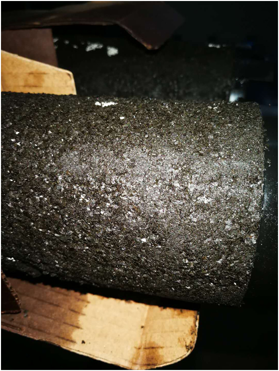 由于油品問(wèn)題導(dǎo)致油氣分離器壓差高，空壓機(jī)潤(rùn)滑油結(jié)膠，油濾堵塞，機(jī)器高溫報(bào)警(圖3)